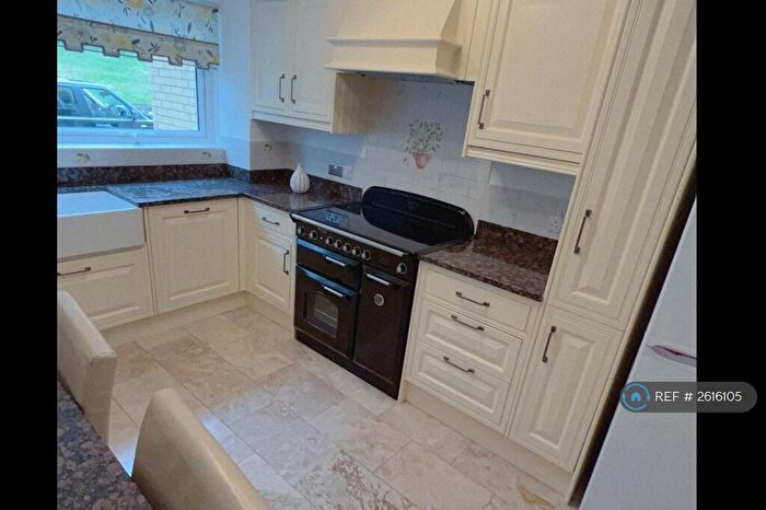 3 Bedroom Flat To Rent In Monkton Court, Bournemouth, BH4