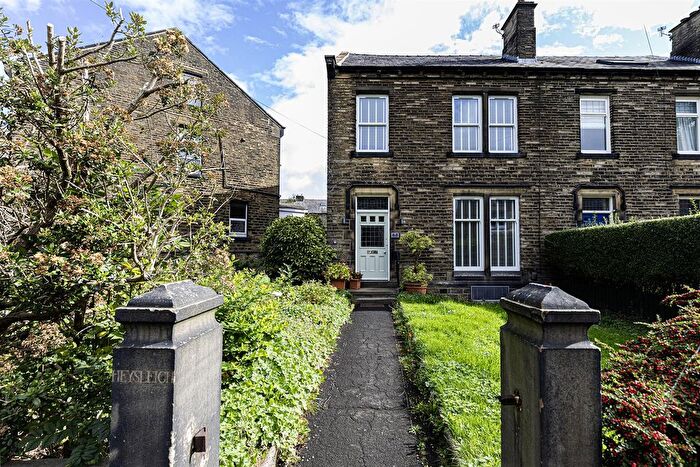 4 Bedroom End Of Terrace House For Sale In Grasmere Road, Gledholt, Huddersfield, HD1