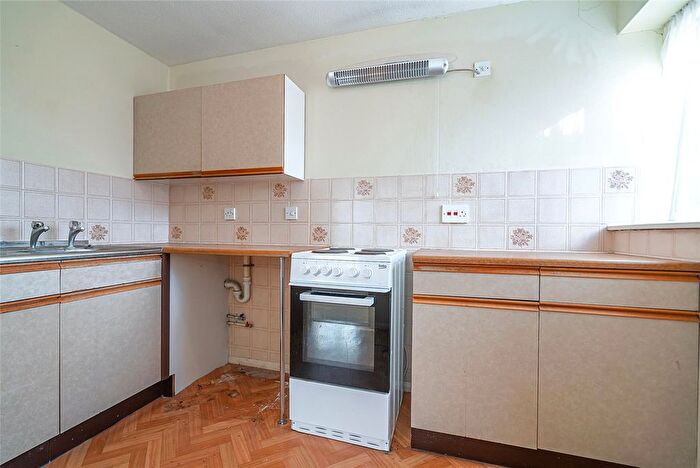 1 Bedroom Flat For Sale In Oakridge Drive, London, N2