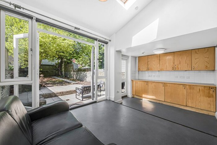 5 Bedroom Property To Rent In Hornsey Road, Holloway, N7