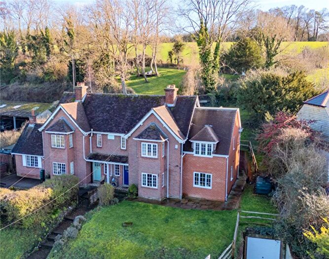 4 Bedroom Semi-Detached House For Sale In Old London Road, Stockbridge, Hampshire, SO20