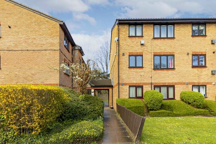 2 Bedroom Flat To Rent In Azalea Close, London, W7