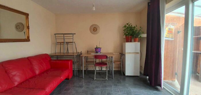 5 Bedroom Terraced House To Rent In Maple Close, Yeading, Hayes UB4