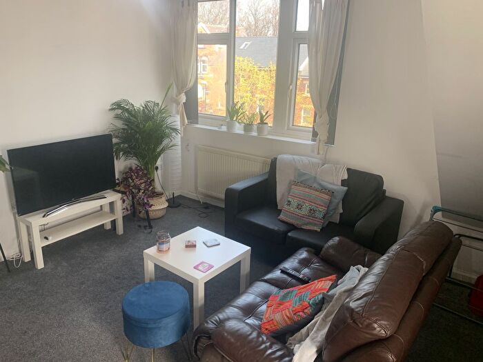2 Bedroom Flat To Rent In Chapel Lane, Headingley, Leeds, LS6