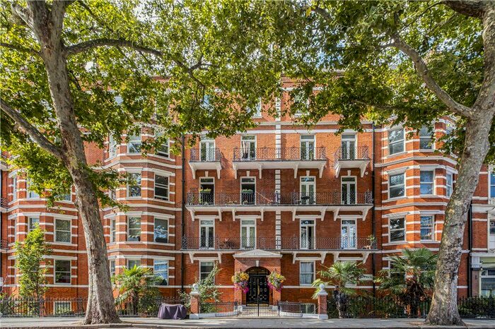 3 Bedroom Flat To Rent In Scott Avenue, London, SW15