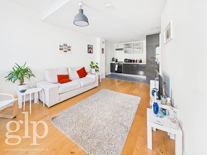 2 Bedroom Flat To Rent In Great Marlborough Street, London, W1F