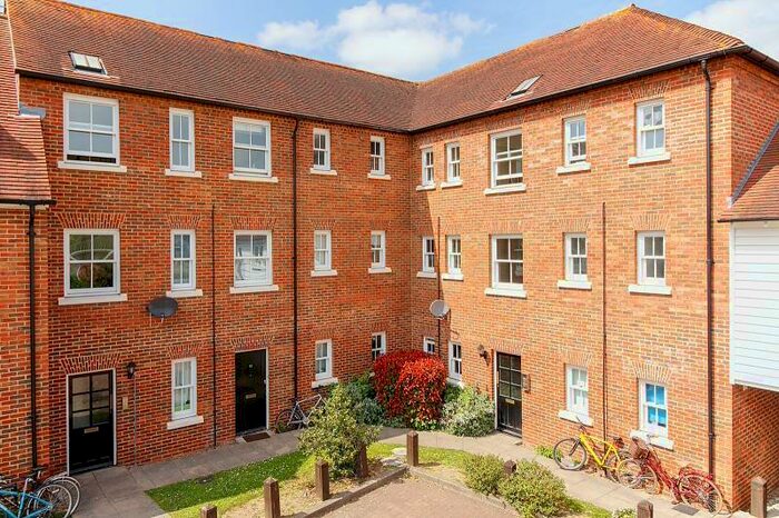 2 Bedroom Flat To Rent In The Spires, Canterbury, CT2