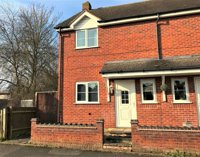 2 Bedroom Terraced House To Rent In Moorfield Road, Alcester, B49