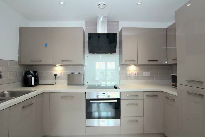 2 Bedroom Apartment To Rent In The Square - Cheswick Village, BS16