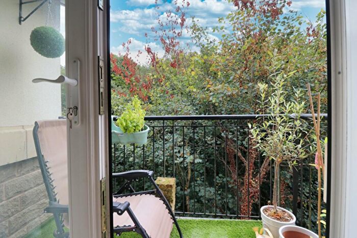 2 Bedroom Flat For Sale In Cornmill View, Horsforth, Leeds, West Yorkshire, LS18