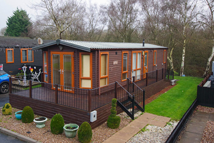 2 Bedroom Park Home For Sale In Park Road, Overseal, DE12