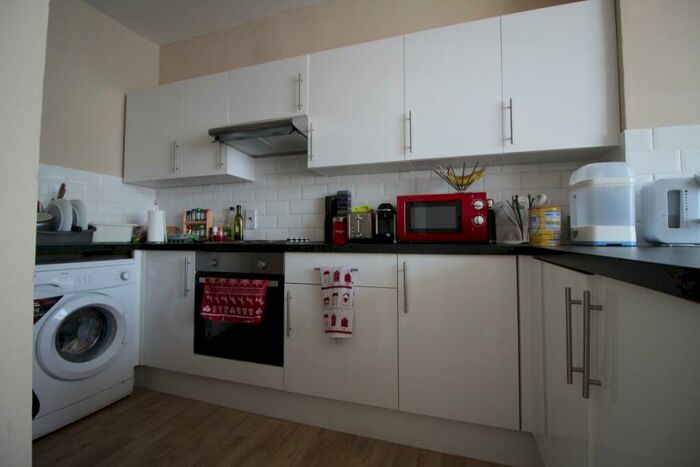 1 Bedroom Flat To Rent In Albert Road, Southsea, Hampshire, PO5