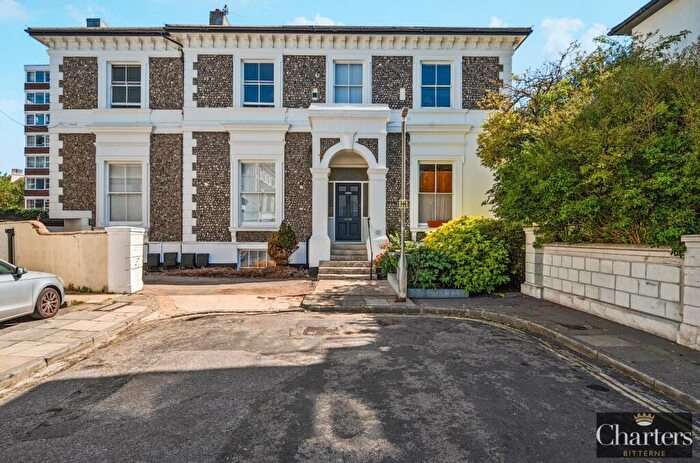 1 Bedroom Flat To Rent In Belmont, Brighton, East Sussex, BN1