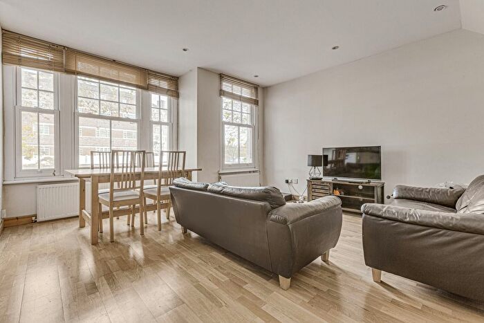2 Bedroom Flat To Rent In Cavendish Road, Clapham, SW12