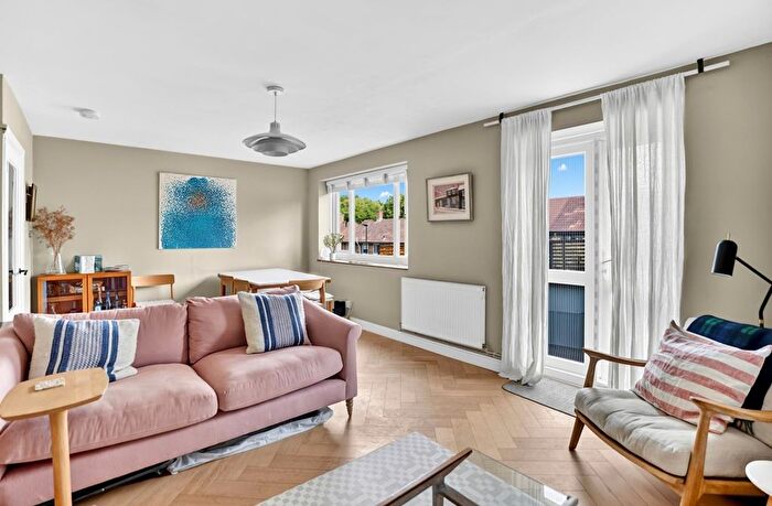 3 Bedroom Maisonette For Sale In Monclar Road, Denmark Hill, London, SE5