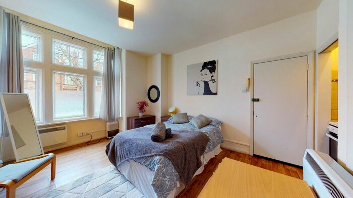 Studio To Rent In Park Avenue, London, NW2