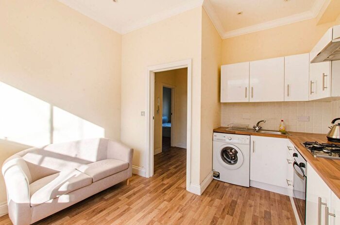 2 Bedroom Flat For Sale In East India Dock Road, Westferry, London, E14