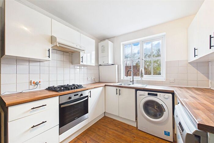 2 Bedroom Flat To Rent In Ye Meads, Taplow, Maidenhead, Buckinghamshire, SL6
