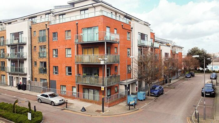 2 Bedroom Flat For Sale In Desvignes Drive, Hither Green, London, SE13