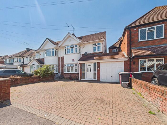 5 Bedroom Semi-Detached House For Sale In Courtlands Avenue, Langley, Berkshire, SL3