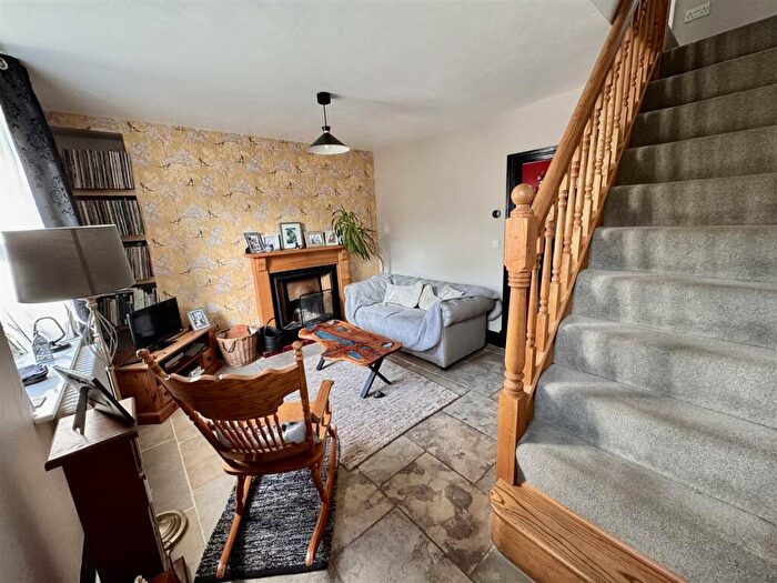 3 Bedroom Detached House For Sale In Llandeilo Road, Garnant, Ammanford, SA18