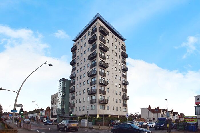 2 Bedroom Flat For Sale In High Road, Romford, Essex, RM6