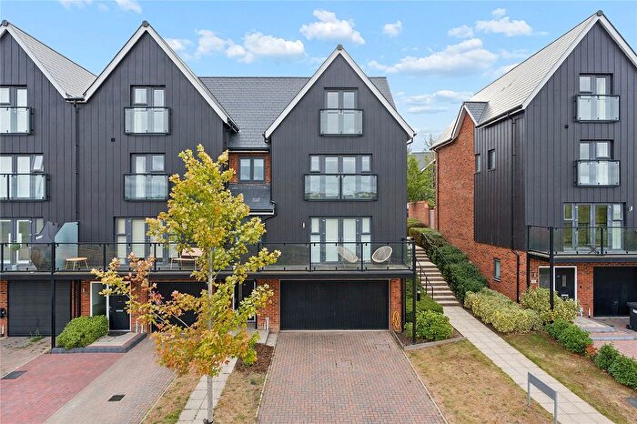 4 Bedroom End Terrace House For Sale In Stratford Way, Northfleet, Gravesend, Kent, DA11