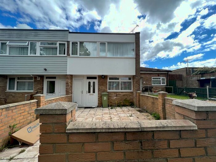 3 Bedroom Terraced House To Rent In Buttermere Close, Bletchley, Milton Keynes, MK2