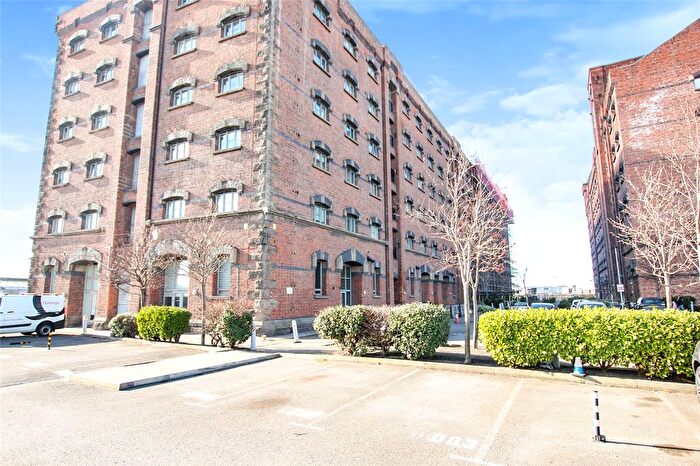 2 Bedroom Flat To Rent In Dock Road, Birkenhead, Merseyside, CH41