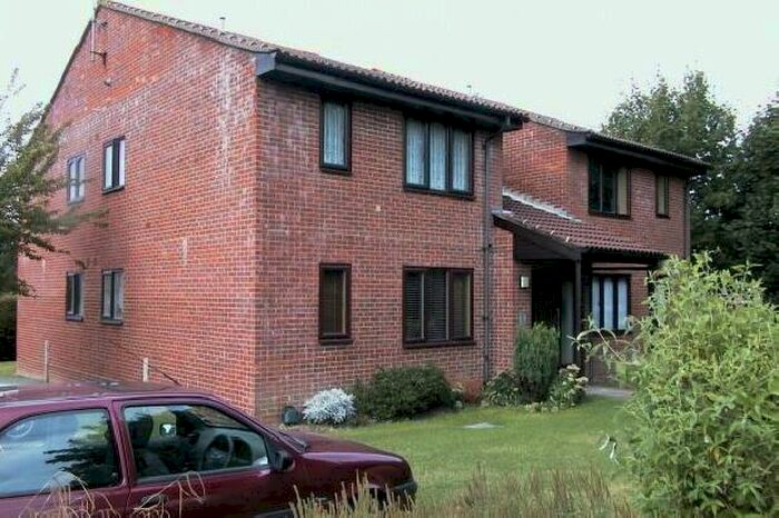 Flat To Rent In Trenear Close, Horsham, RH13