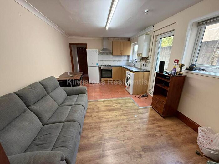 3 Bedroom Flat To Rent In Claude Road, Roath, Cardiff, CF24