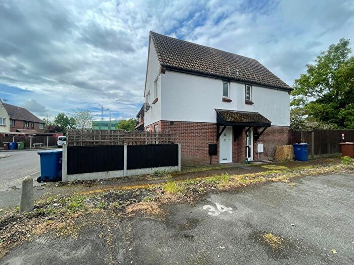 2 Bedroom Terraced House For Sale In Chapel Close, Grays, RM20