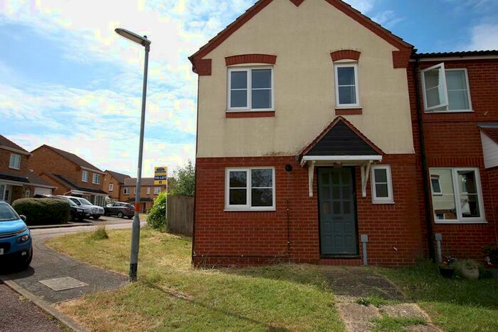 3 Bedroom Semi-Detached House To Rent In Lavender Way, Rushden, NN10