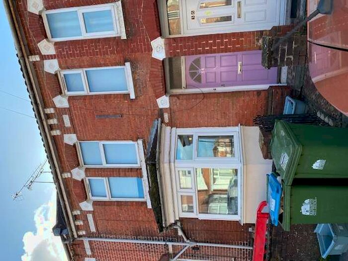 5 Bedroom Detached House To Rent In Milton Road, , SO15