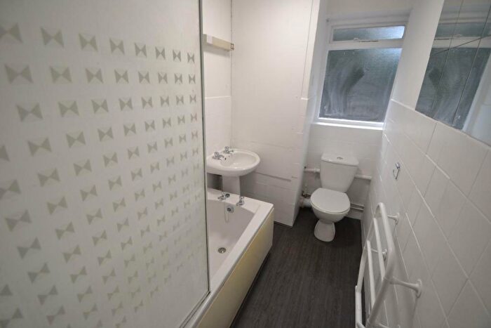 1 Bedroom Flat To Rent In Wilford Lane, Nottingham, NG2