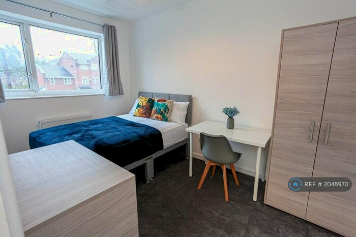 2 Bedroom Maisonette To Rent In Manley Court, Manchester, M16