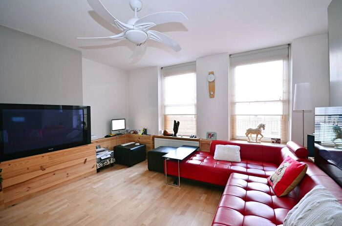 2 Bedroom Flat For Sale In Caledonian Road, Caledonian Road, London, N7