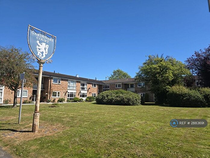 3 Bedroom Flat To Rent In New St, Horsham, RH13