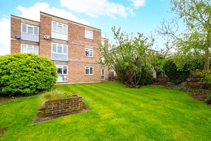 1 Bedroom Apartment To Rent In Stonecot Hill, Sutton, SM3