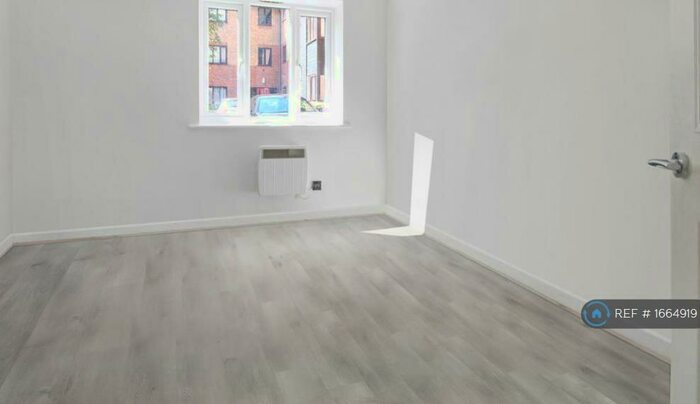 6 Bedroom Terraced House To Rent In Frettons, Basildon, SS14