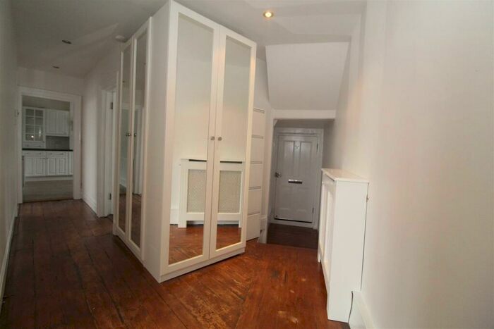 2 Bedroom Apartment To Rent In Old Woking Road, West Byfleet, Surrey, KT14