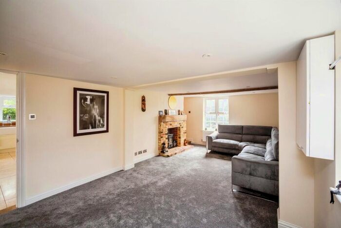 4 Bedroom Detached House For Sale In Plough Wents Road, Chart Sutton, Maidstone, ME17