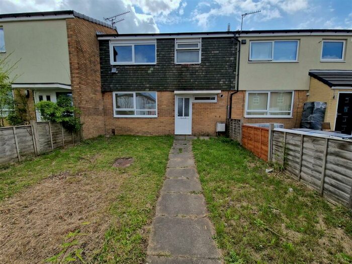 3 Bedroom Town House To Rent In Oatland Close, Leeds, LS7