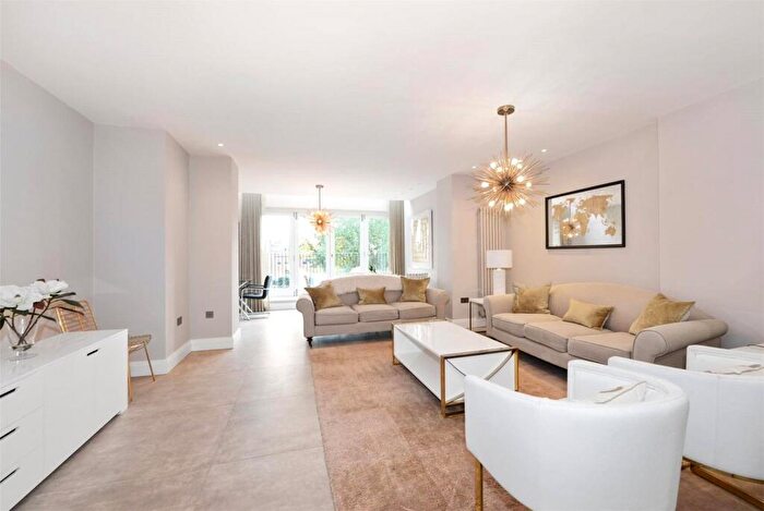 2 Bedroom Apartment To Rent In Lyndhurst Road, London, NW3