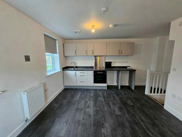 2 Bedroom Town House To Rent In Bishops Way, Leeds, LS14
