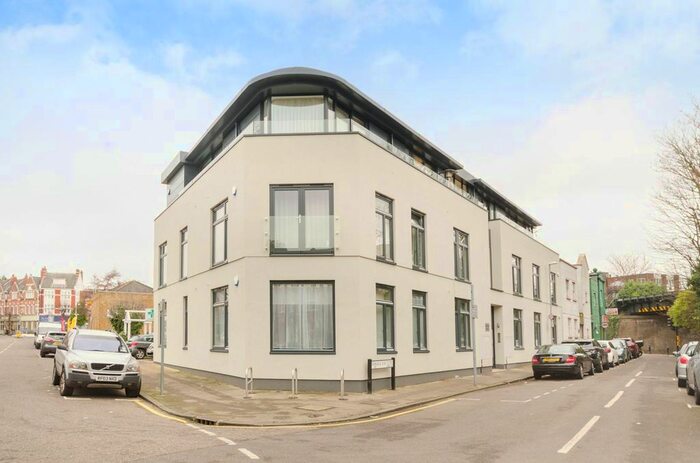 1 Bedroom Flat To Rent In Bridge End Close, Kingston, Kingston Upon Thames, KT2