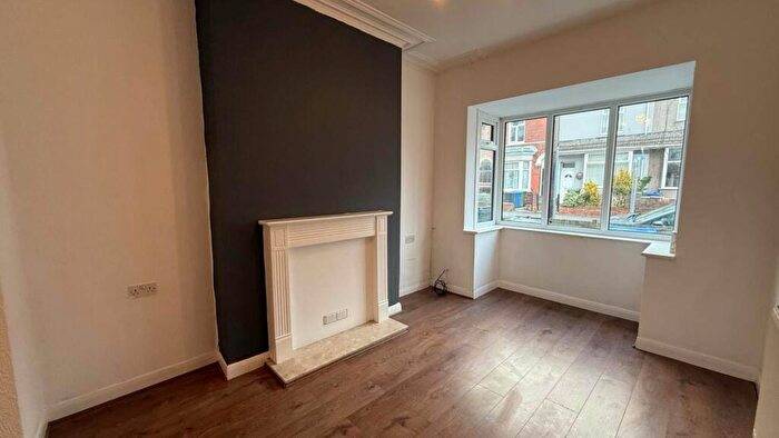 3 Bedroom Terraced House To Rent In Convamore Road, Grimsby, DN32