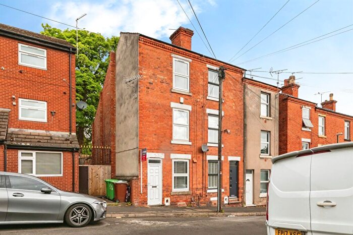 3 Bedroom End Of Terrace House For Sale In Bailey Street, Nottingham, NG6