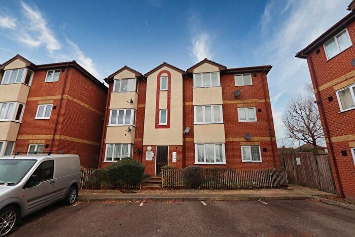 1 Bedroom Apartment For Sale In Mimosa Close, Romford, RM3