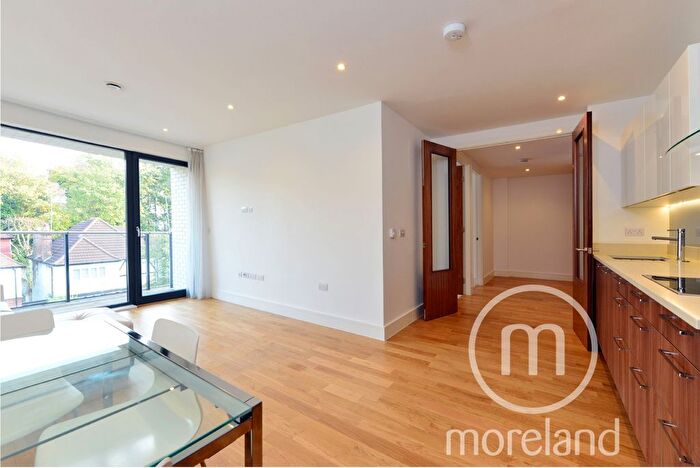 2 Bedroom Flat To Rent In Lexington Place, Finchley Road, London, NW11